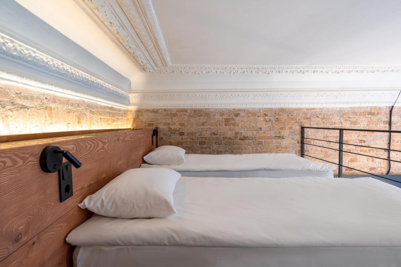 Globe Runner Hostel Kyiv Exterior photo